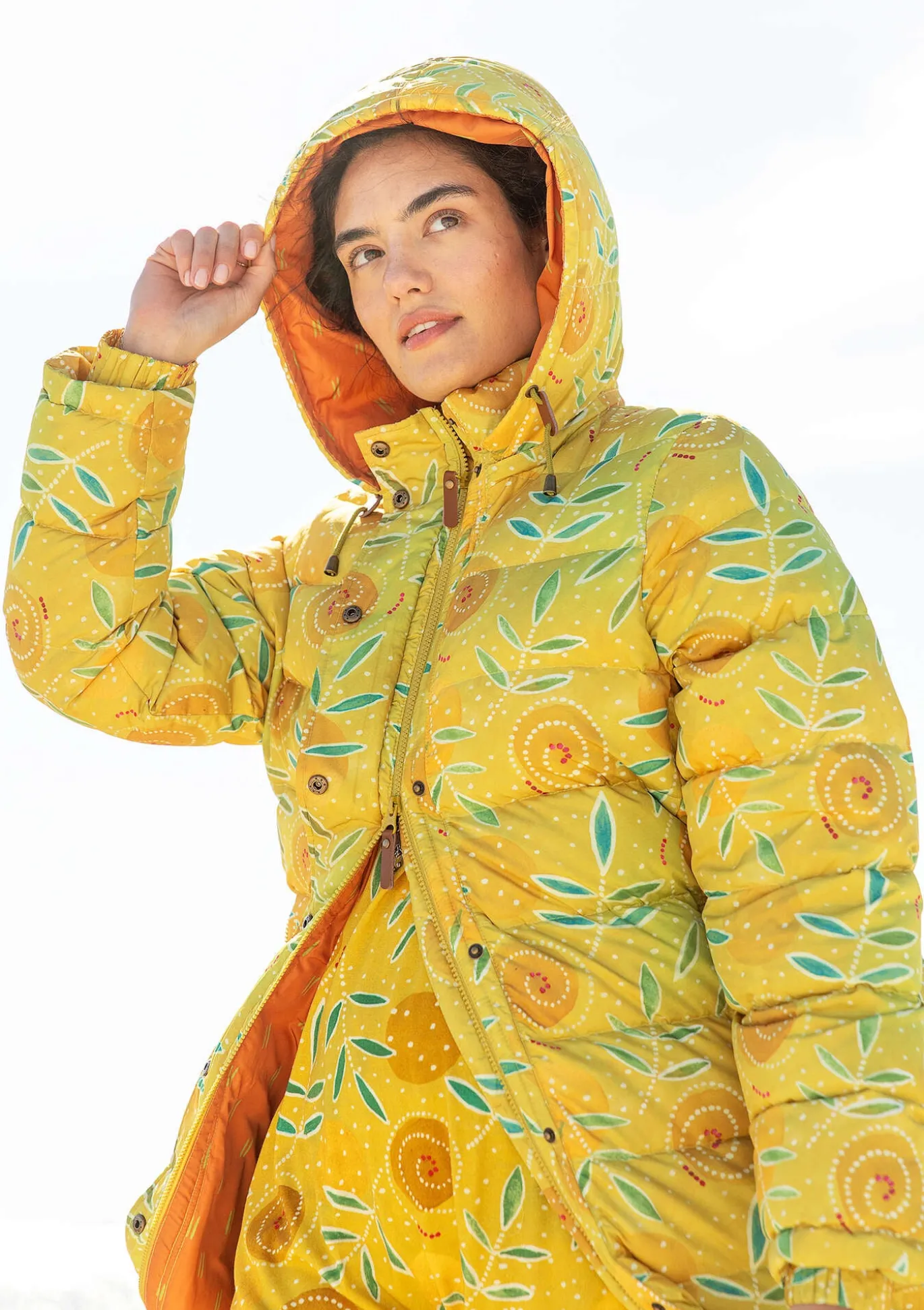 Daunenmantel „Bhumika“ aus Recycling-Polyester/Daunen