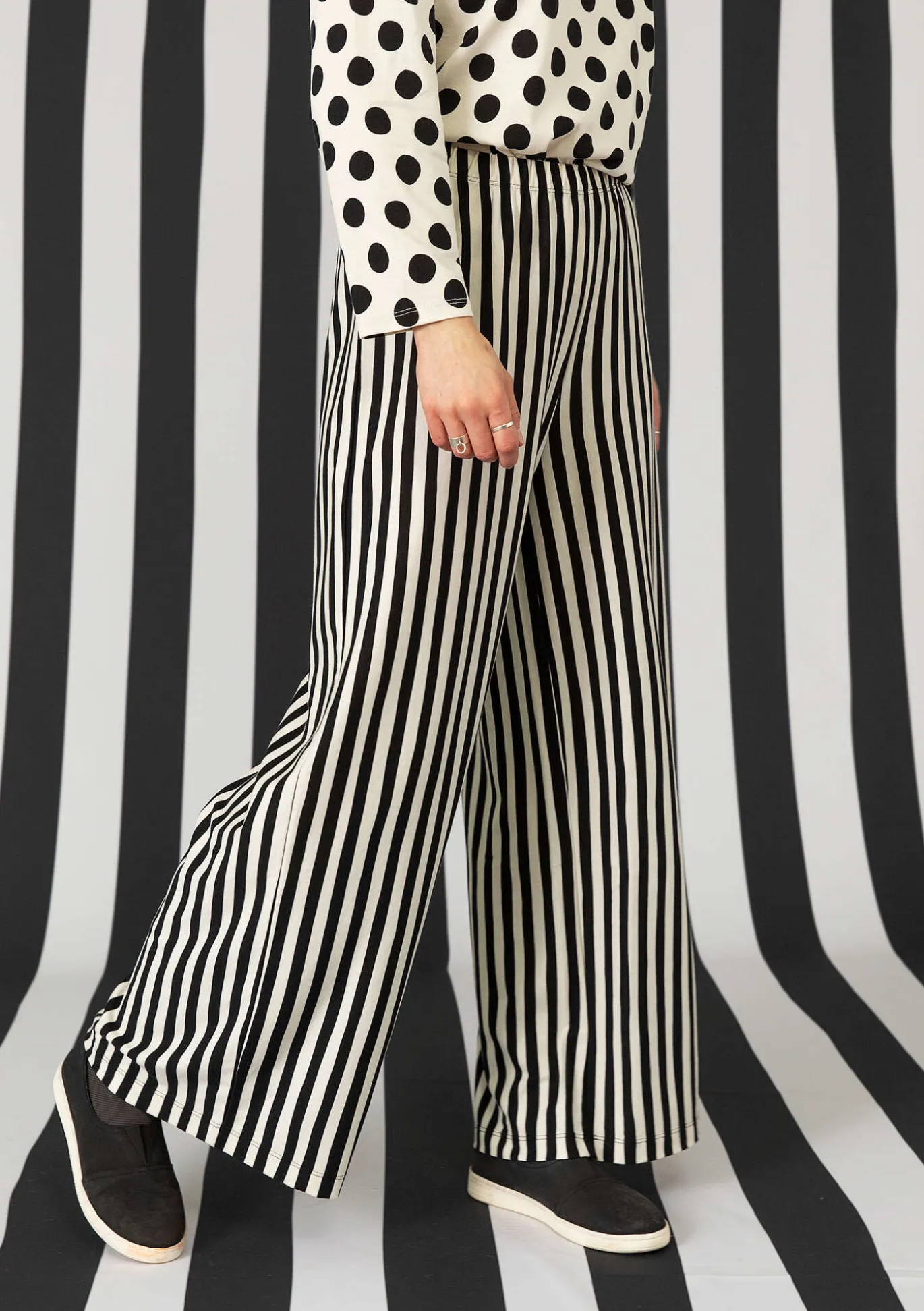 Gestreifte Jerseyhose aus Bio-Baumwolle/Modal