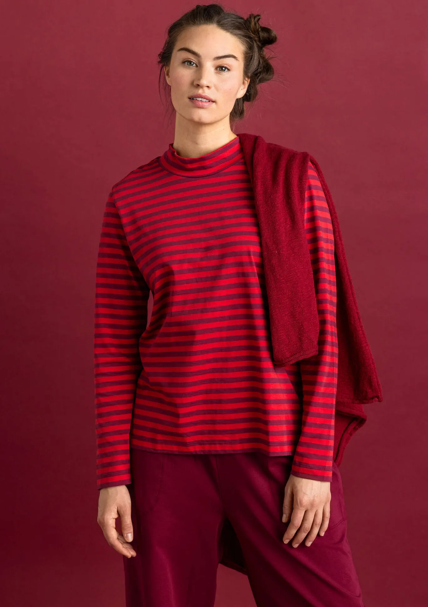 Gestreiftes Stehkragenshirt aus Bio-Baumwolle