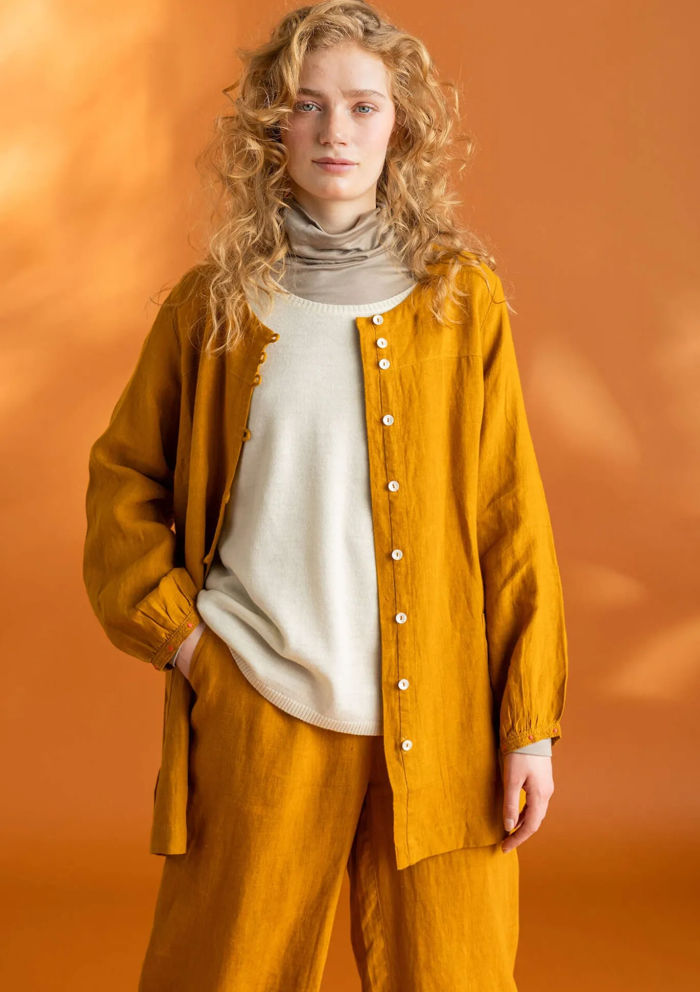 Künstlerbluse „Asta“ aus Leinengewebe
